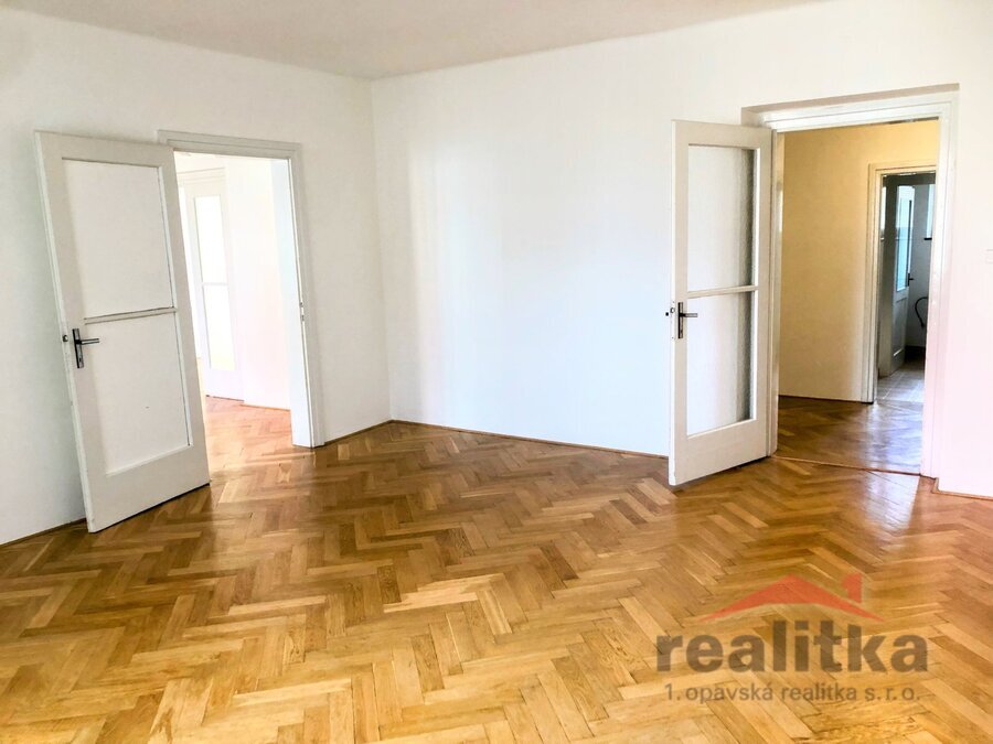 Pronájem velkého bytu 4+1 v rodinné vile, 150m2, Dostojevského, Opava