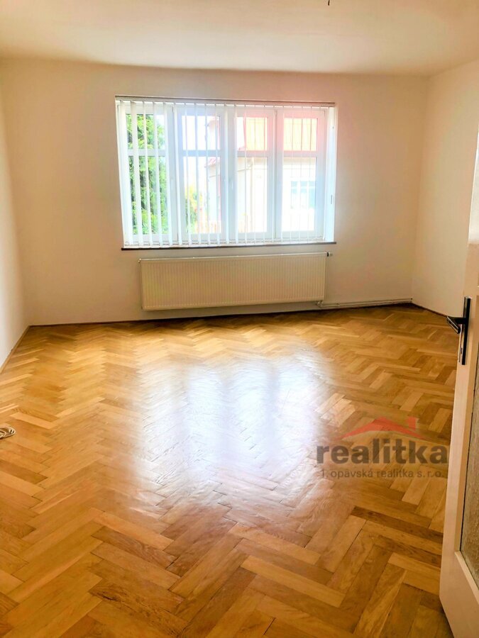 Pronájem velkého bytu 4+1 v rodinné vile, 150m2, Dostojevského, Opava – fotografie 6