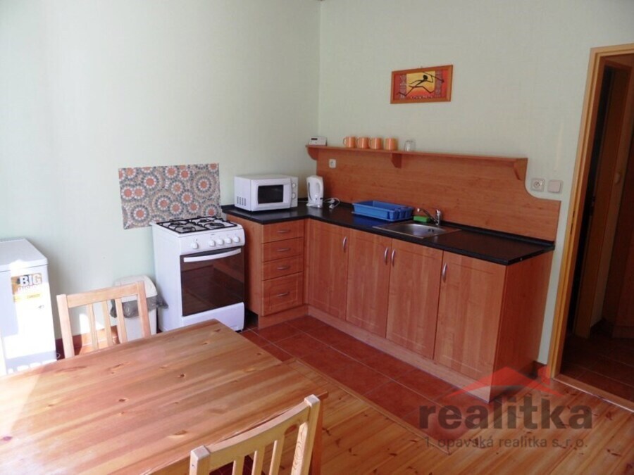 Pronájem velkého, zařízeného bytu 1+1, 46m2, Opava, třída Spojenců