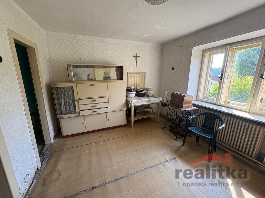 Chalupa s rozlehlým pozemkem 1 135 m² v klidné lokalitě Spálov – ideální pro rekreaci i trvalé bydlení – fotografie 6