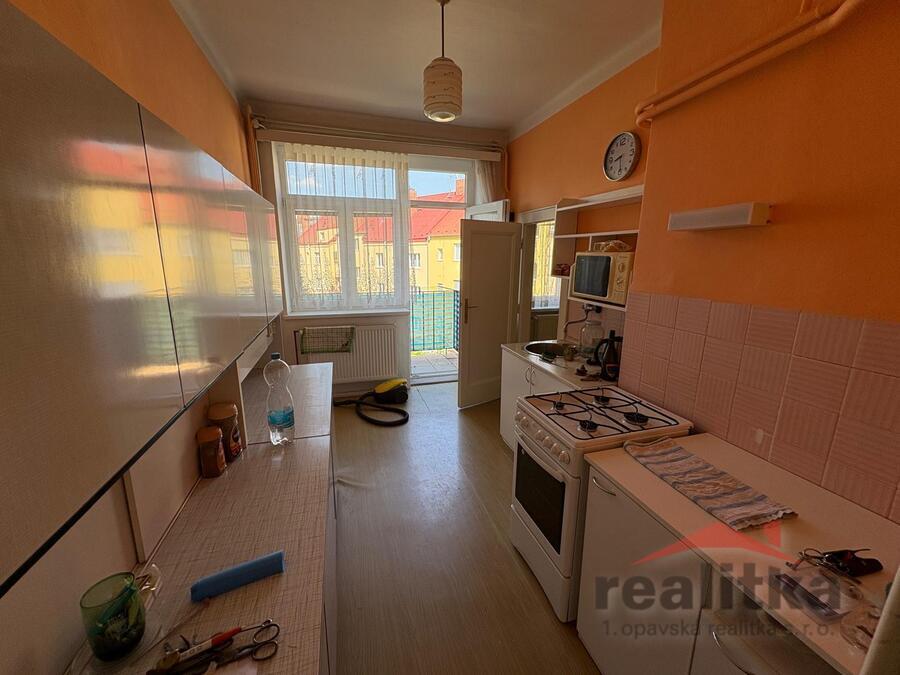 Prodej prostorného bytu 3+1 s balkonem, podílem na zahradě a půdě, Opava, ul. Třída Spojenců