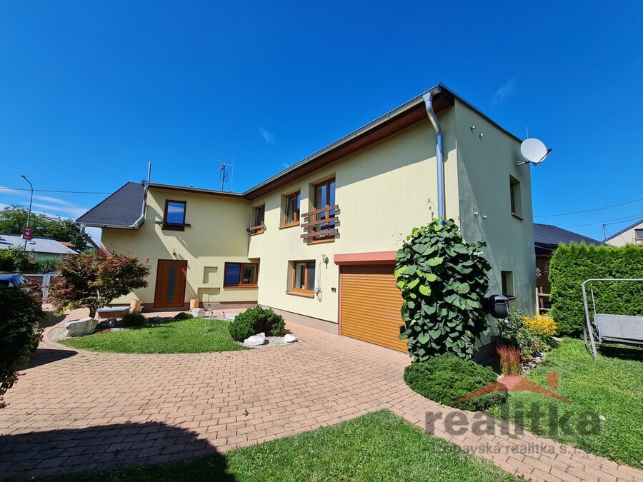 Prodej RD s byty 3+kk, 2+kk, kosmetickým salonem a zahradou, Opava, ul. Ratibořská