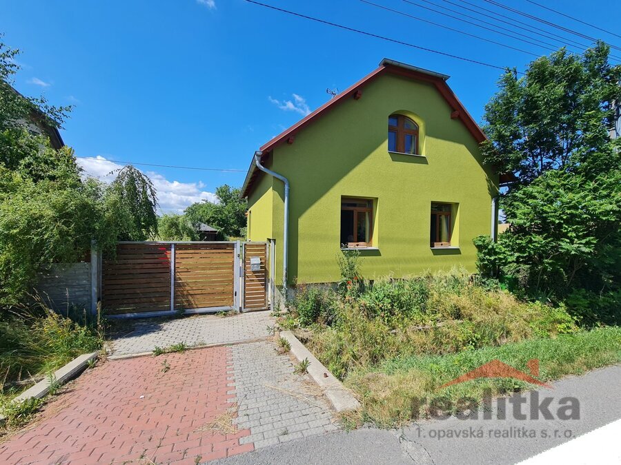 Prodej rodinného domu s velkou zahradou ve Skrochovicích, okr. Opava.