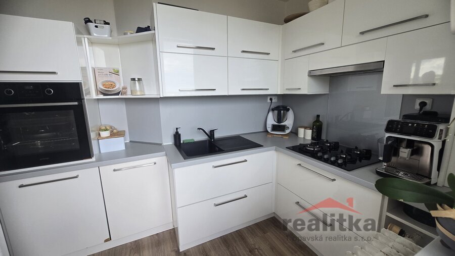 Prodej bytu 2+1, 52m2, se 2 lodžiemi, Opava, ul. Haškova