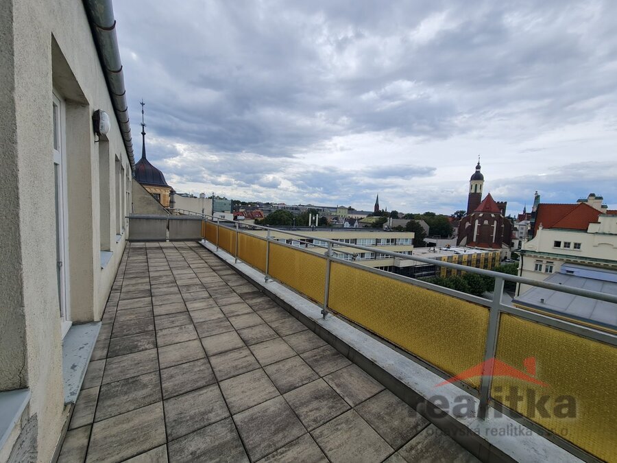 Pronájem bytu 2+kk s terasou na Horním náměstí v Opavě – fotografie 2