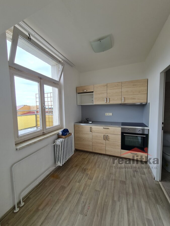 Pronájem bytu 2+kk s terasou na Horním náměstí v Opavě – fotografie 3