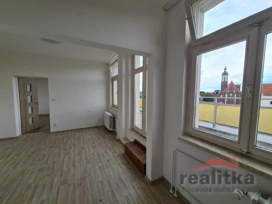 Pronájem bytu 2+kk s terasou na Horním náměstí v Opavě – fotografie 4
