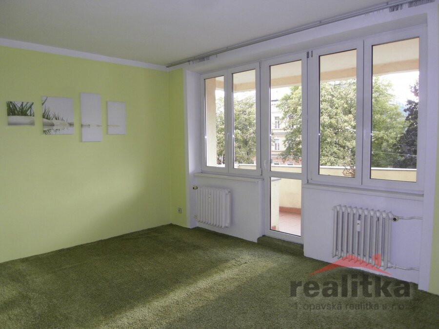 Pronájem velkého bytu 2+1, 80m2 s terasou, balkónem a parkovacím místem Opava, ul. Praskova – fotografie 3