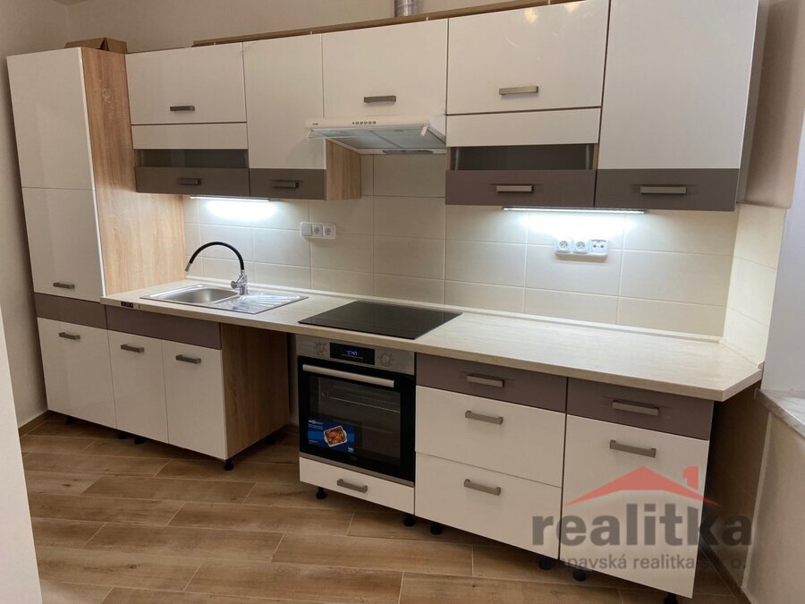 Pronájem bytu po rekonstrukci 2+1, 60 m2, Opava, ul. Nákladní
