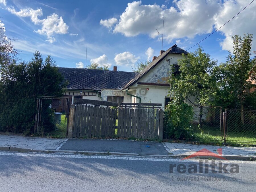 Prodej rodinného domu s garáži a zahradou, pozemek 1.390 m2, Opavská ul., Vítkov