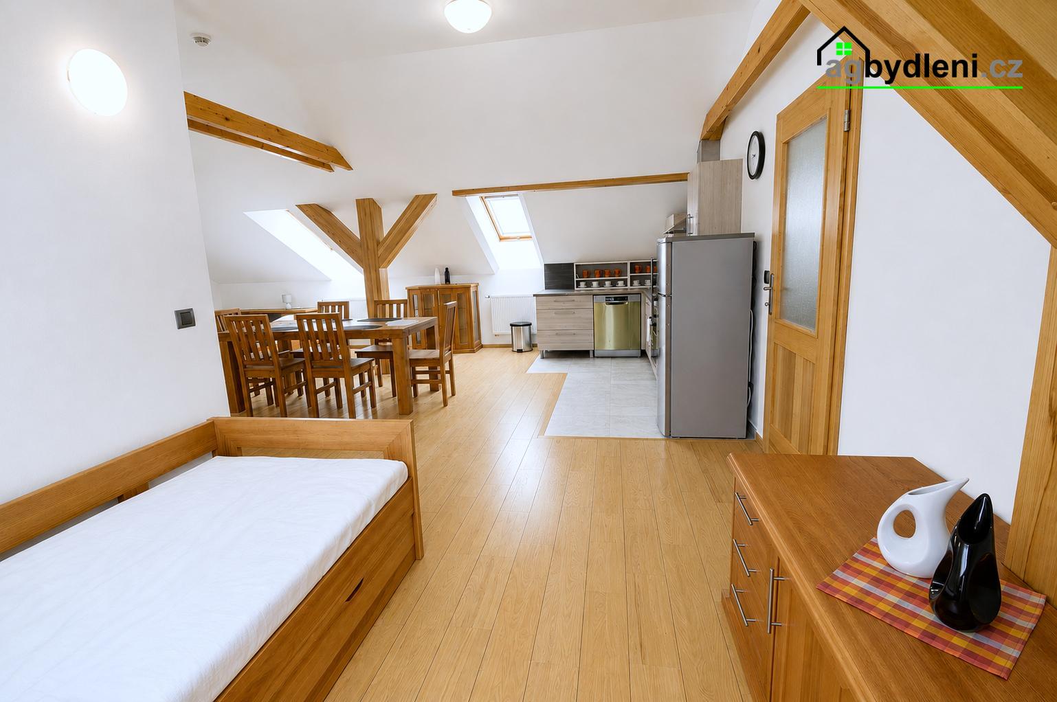 Pronájem prostorného podkrovního bytu 2+kk | 120 m² | Vranov u Poběžovic – fotografie 4
