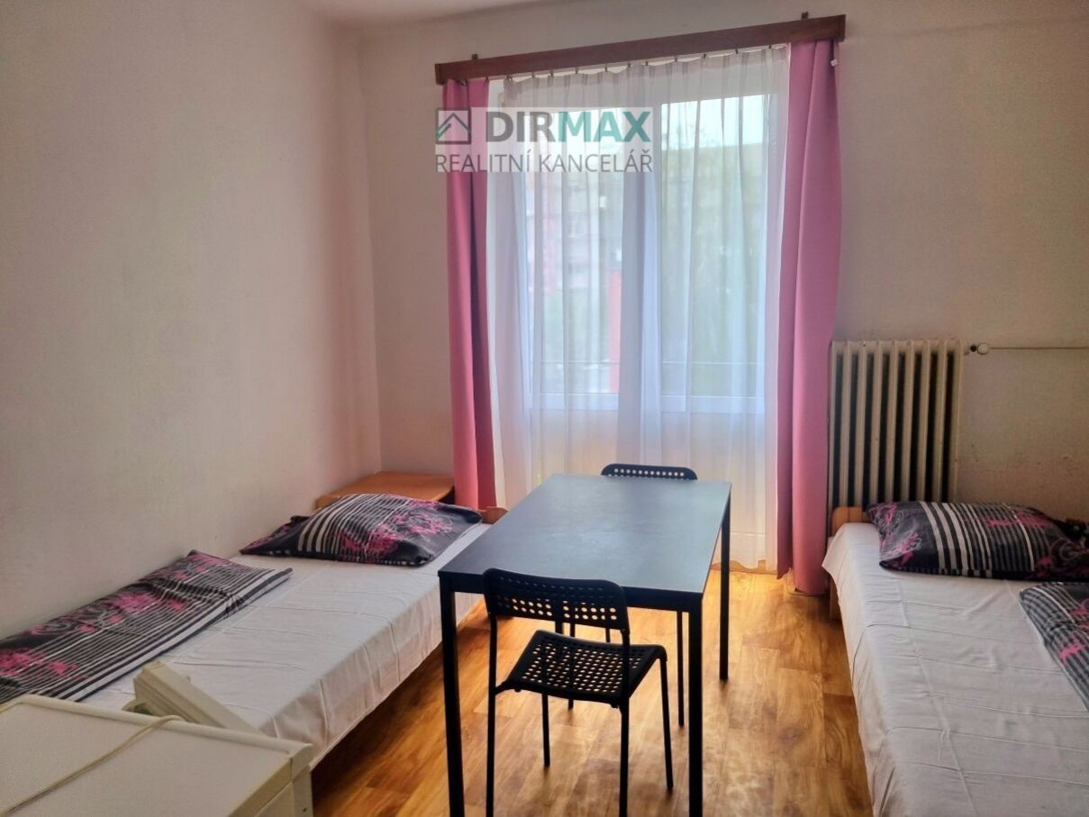 Pronájem studentského lůžka v zařízeném dvoulůžkovém pokoji 15m2, Zahradní ulice, Plzeň