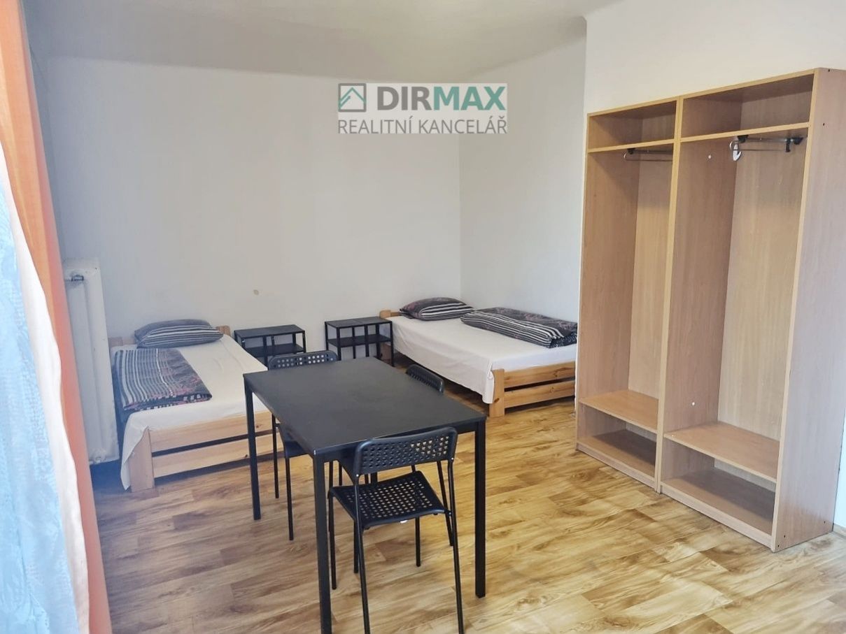 Pronájem studentského lůžka v zařízeném třílůžkovém pokoji 22m2, Zahradní ulice, Plzeň
