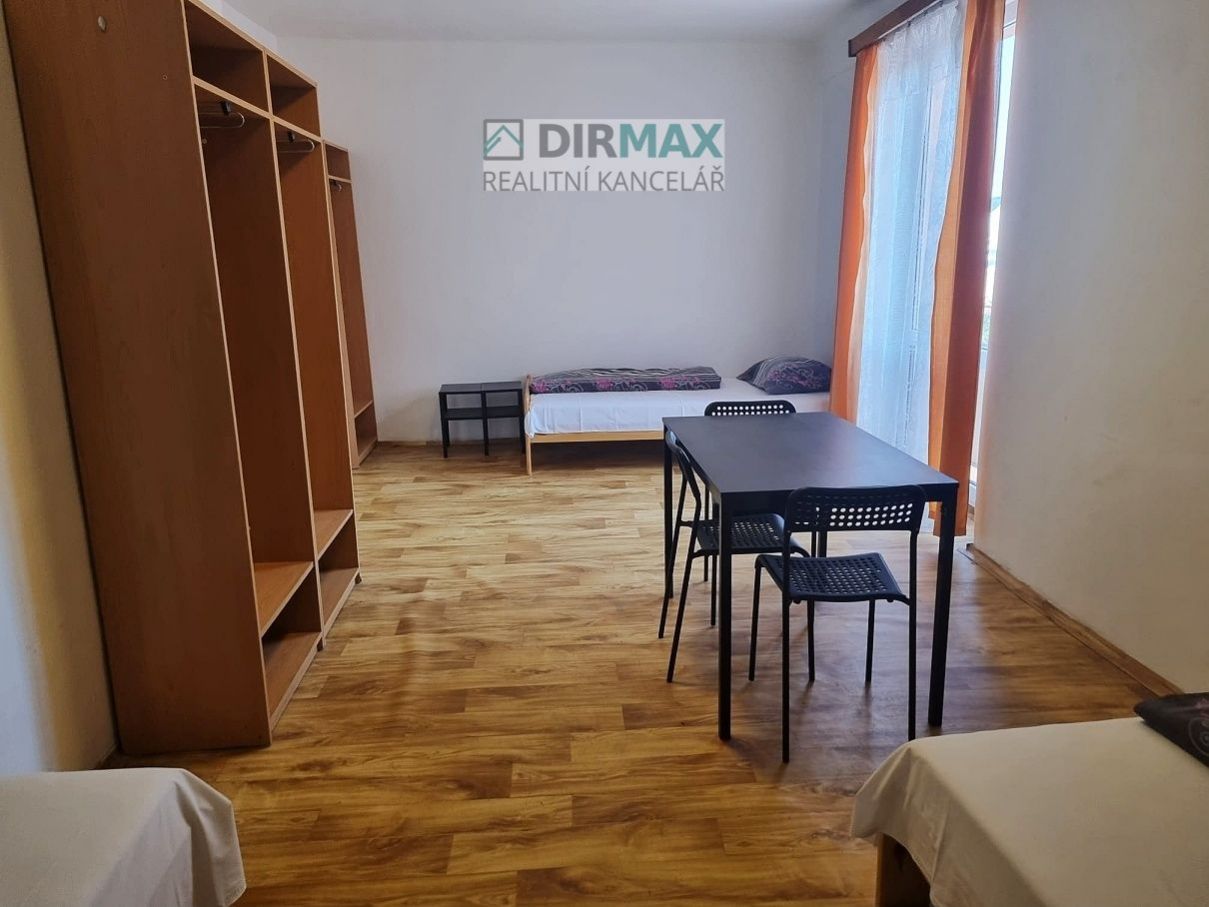 Pronájem studentského lůžka v zařízeném třílůžkovém pokoji 22m2, Zahradní ulice, Plzeň – fotografie 3
