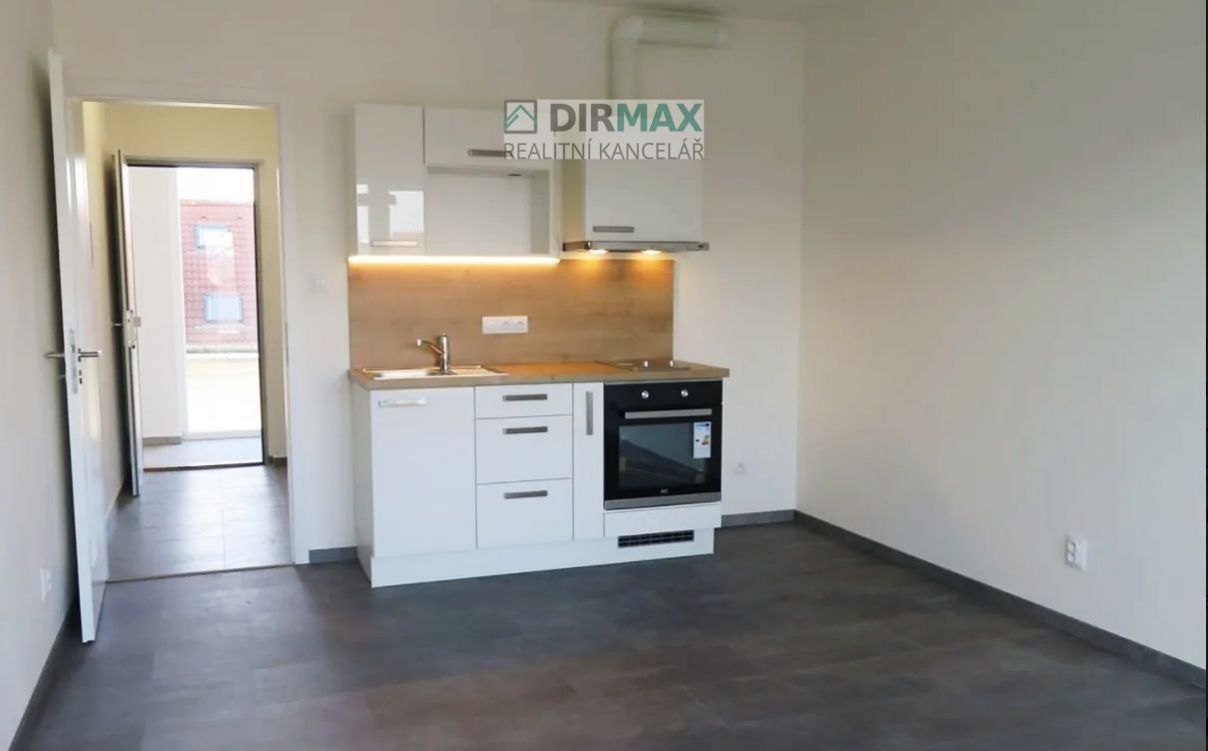 Pronájem 1+kk+lodžie, 33m2, Radyňská ulice, Plzeň - Slovany