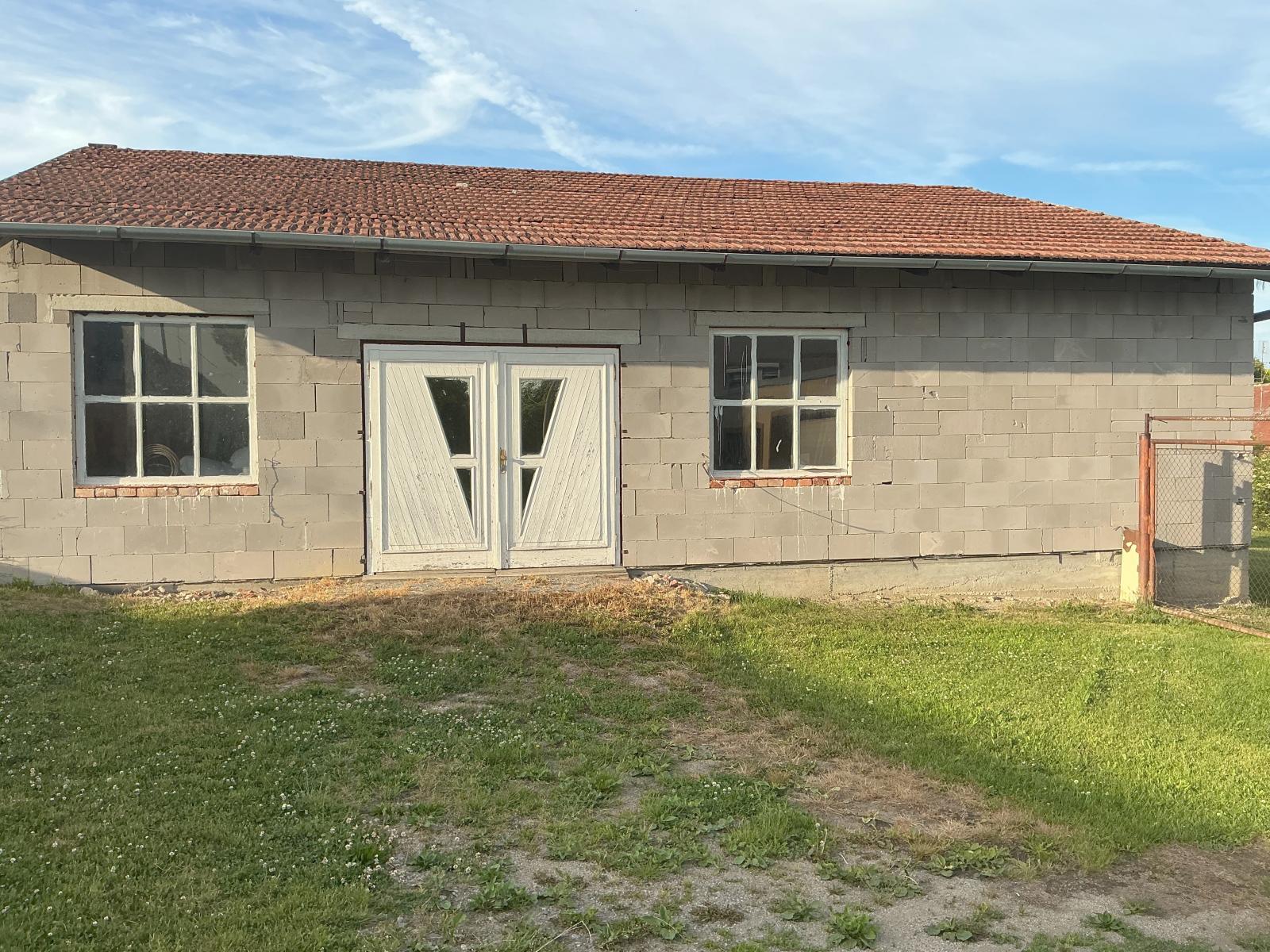 Stavební pozemek s garáží Bohaté Málkovice, okres Vyškov