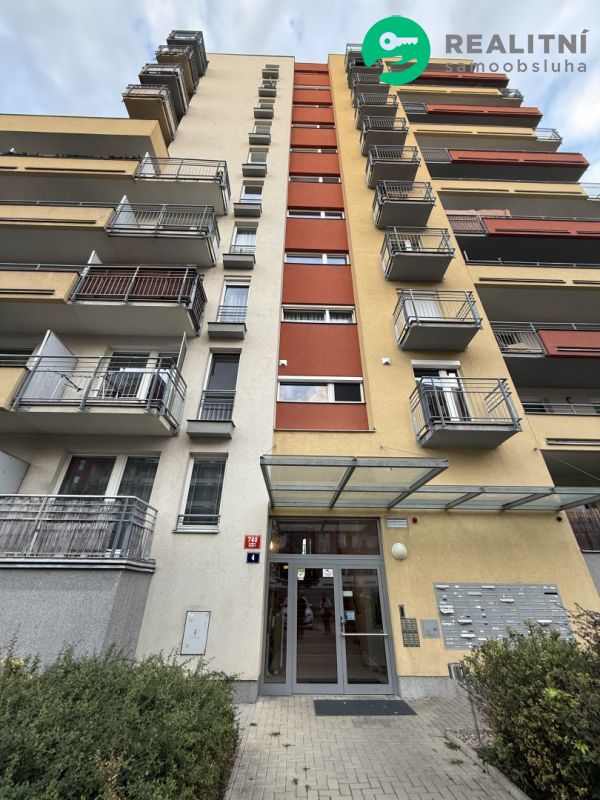 Pronájem světlého bytu 1+kk s balkonem – Praha 9, Letňany