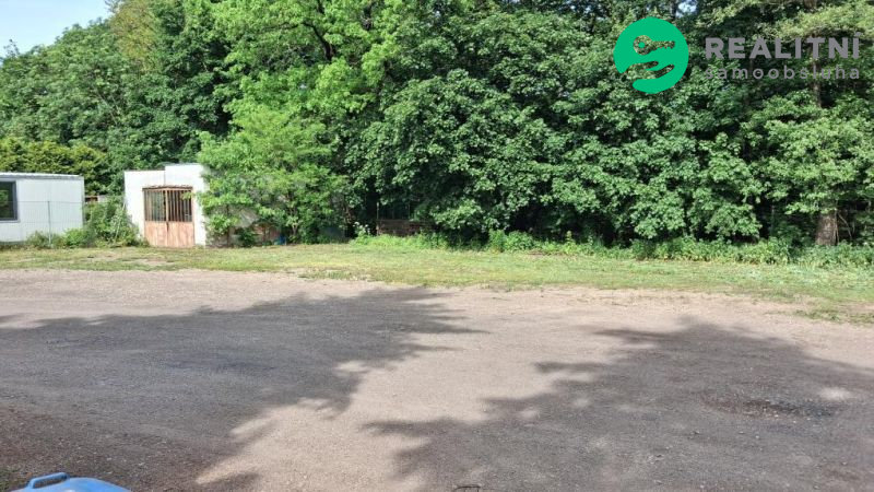 Pronájem zděné stavby 37m2 a pozemku 640 m2 v Rokycanech – plocha výrobní a skladovací