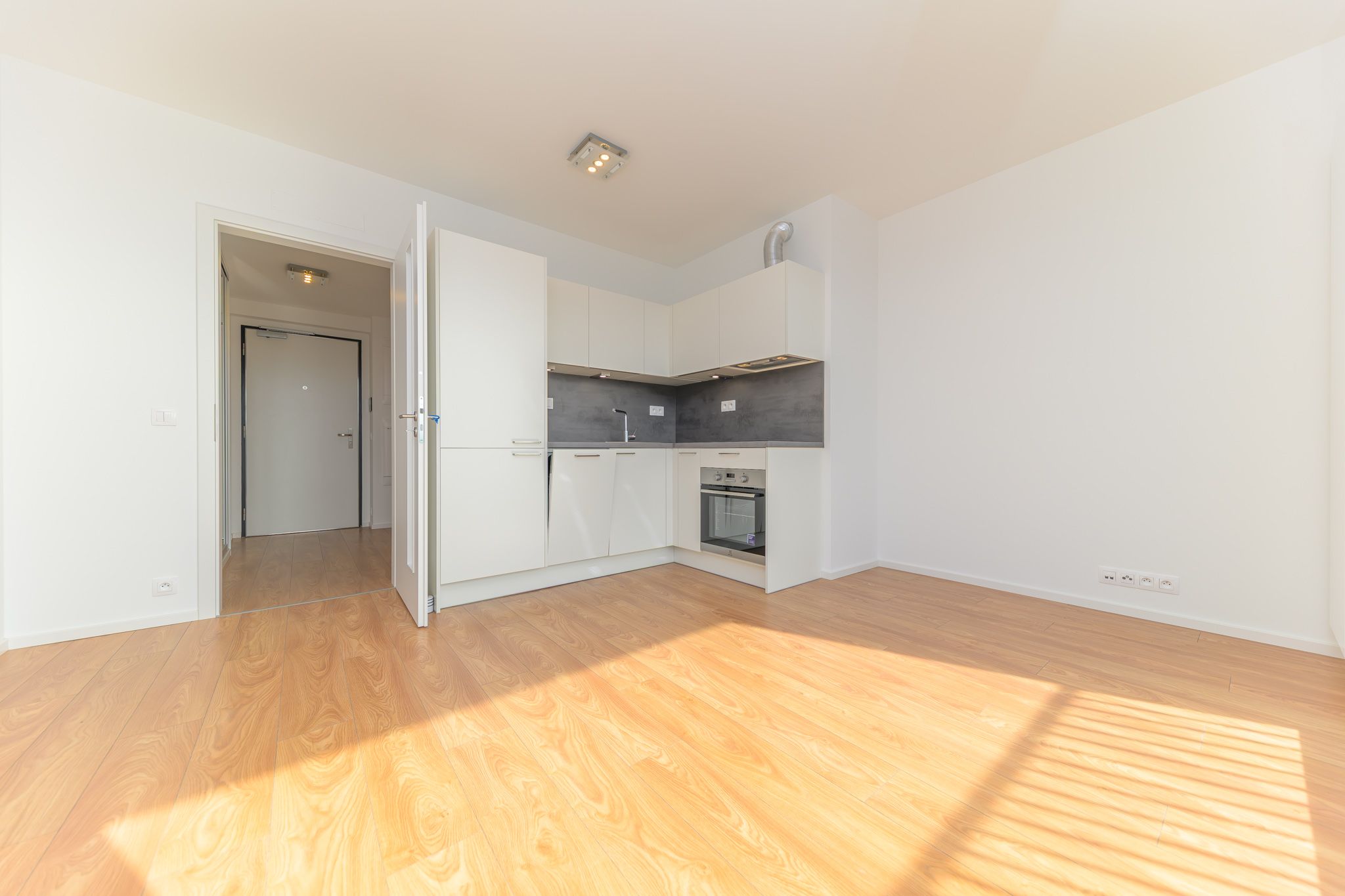 Pronájem bytu 2+kk/B + GS, 53,2 m², u stanice metra Opatov