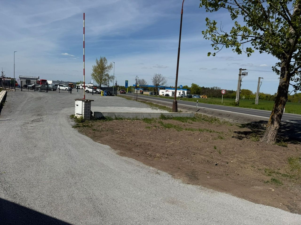 Pronájem pozemku na prodej zmrzliny u frekventované silnice, Odolena Voda – fotografie 4
