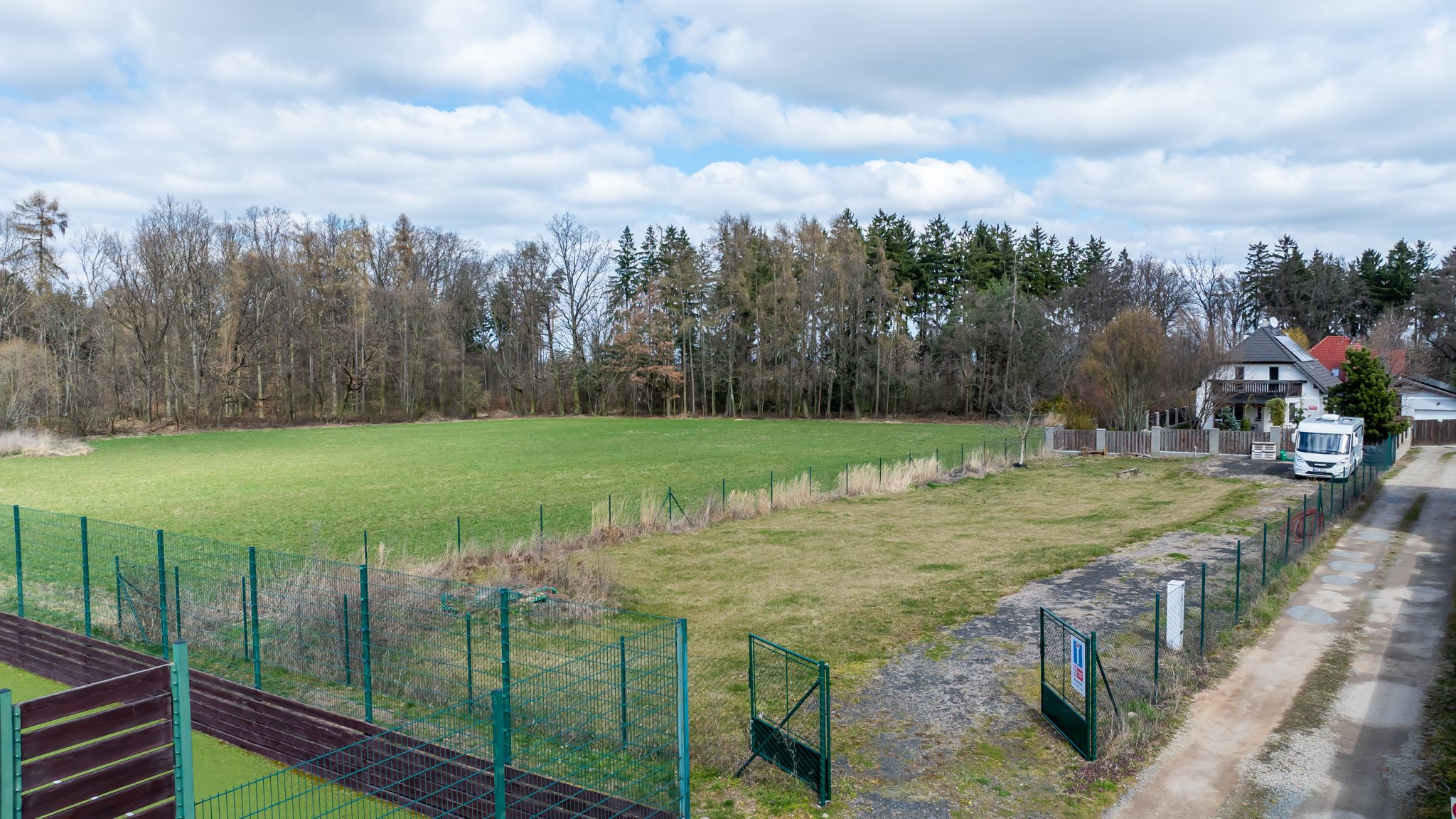 Prodej stavebního pozemku 966 m², Horní Jirčany – fotografie 2