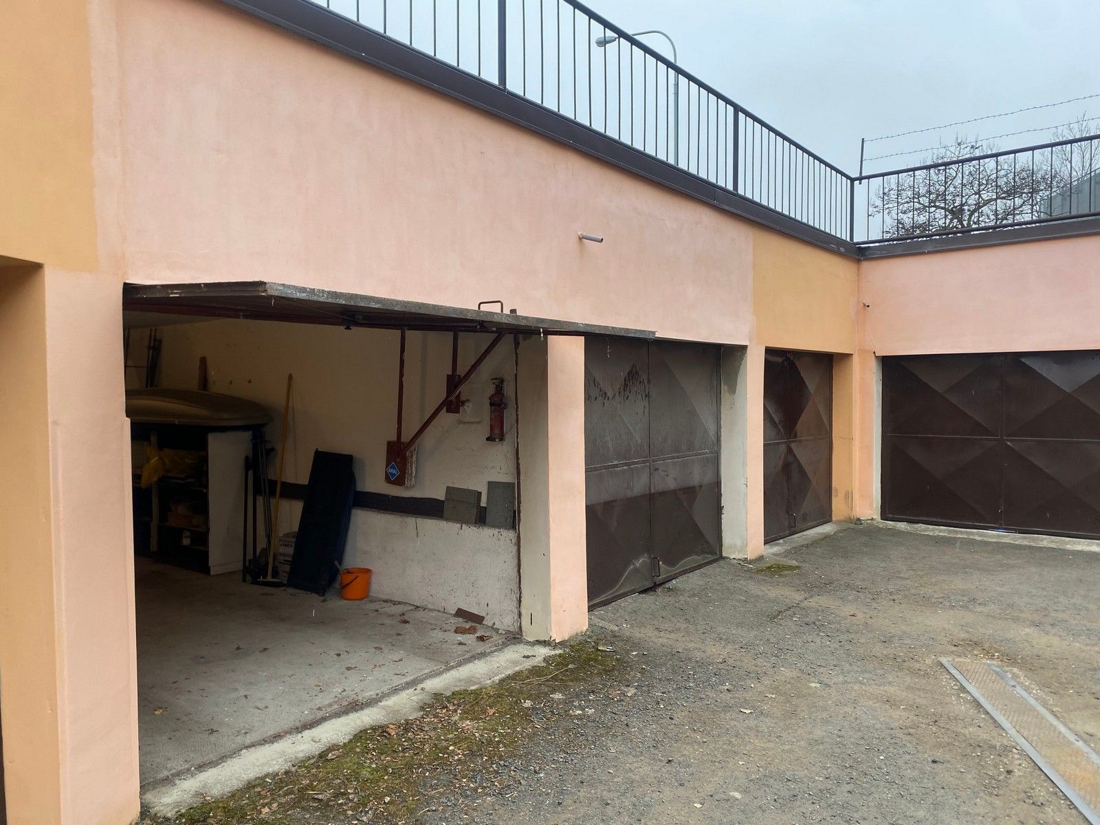 Samostatná, zděná garáž 19,6 m² přímo u stanice metra =C= Budějovická – fotografie 2
