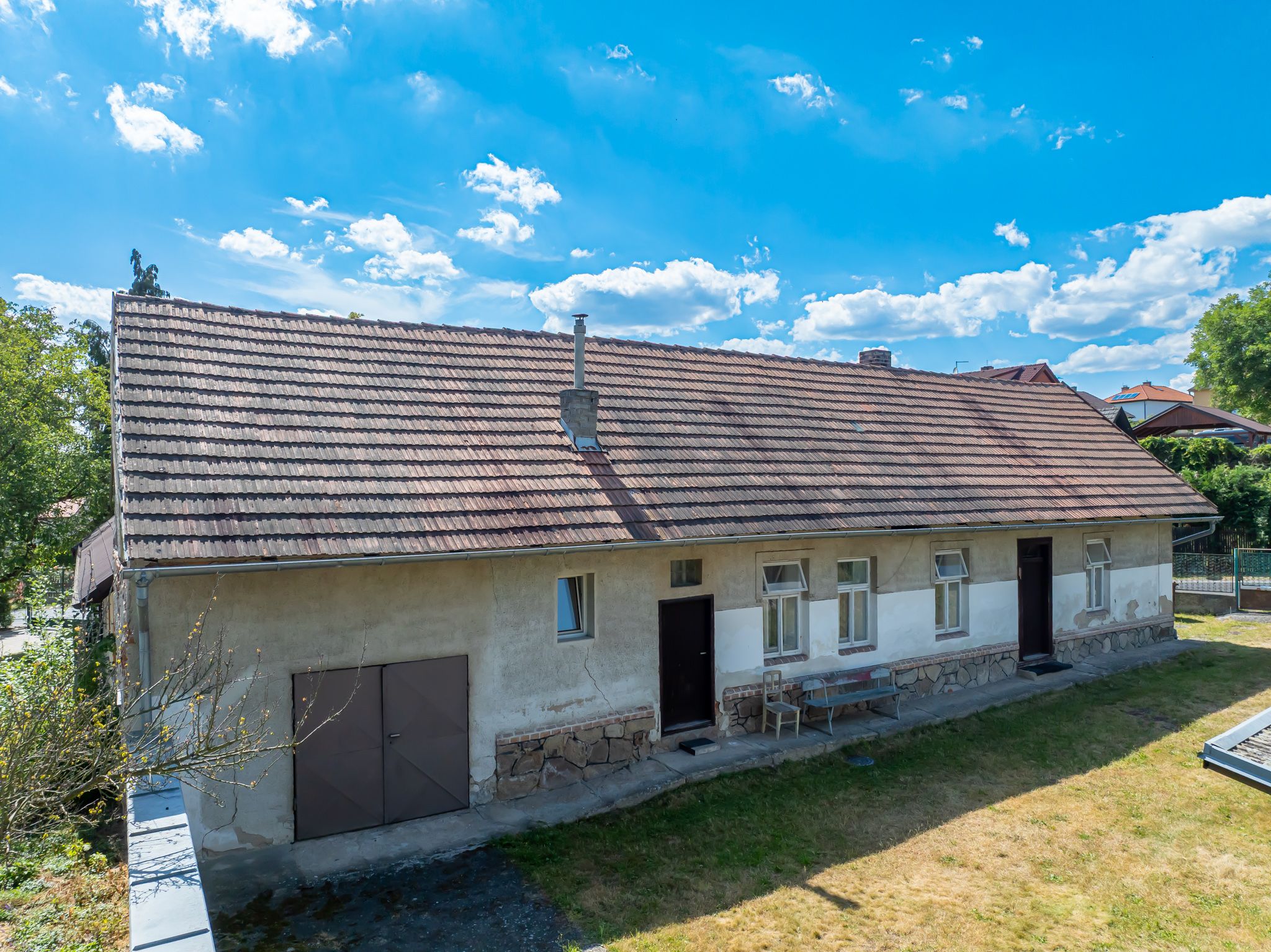 Exkluzivní prodej stavebního pozemku 2 069 m² v historickém centru Vyžlovky – fotografie 3