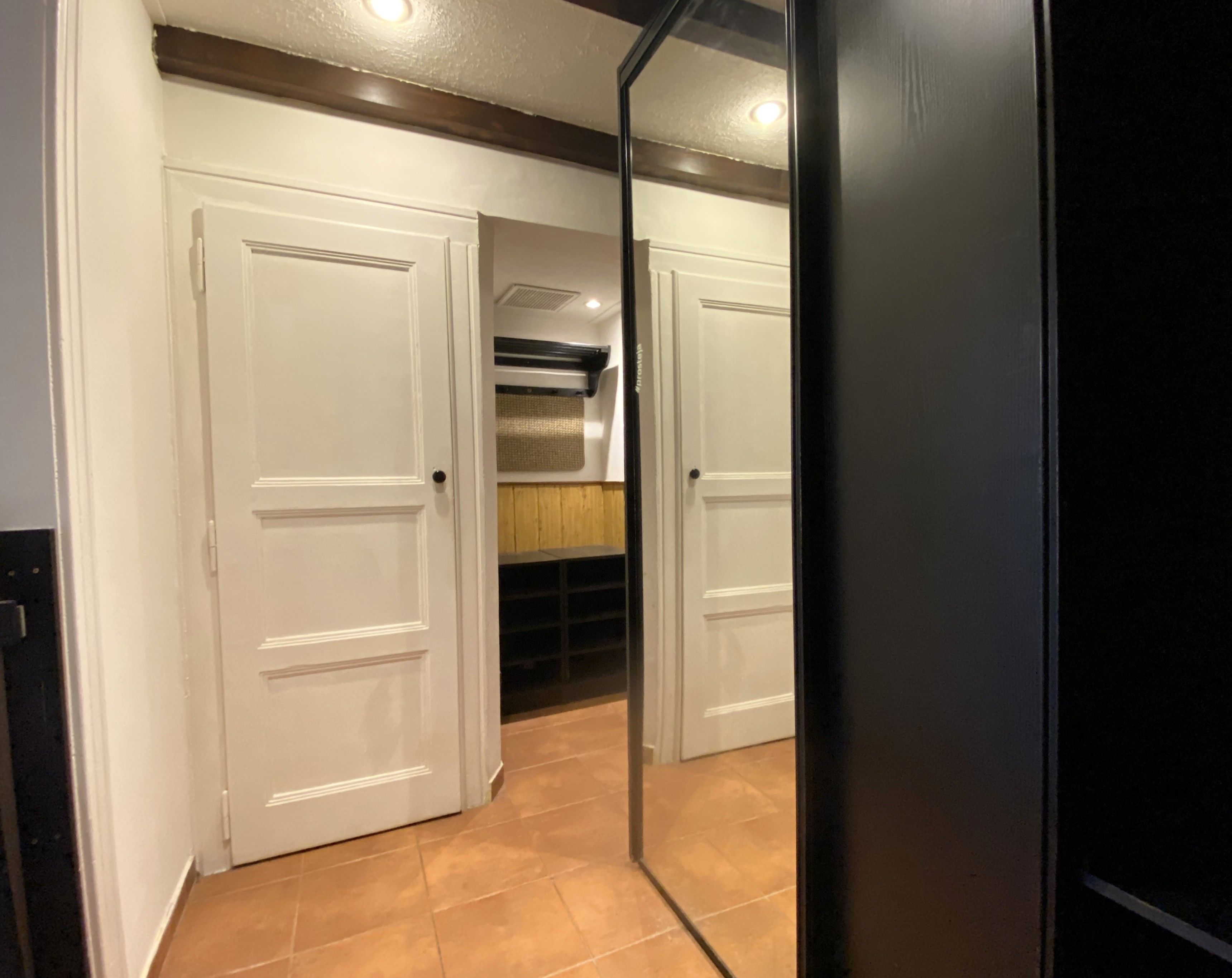 Prodej bytu 1+1 34 m² Praha 6 - Dejvice, snížené přízemí s výhledem do zahrady – fotografie 3
