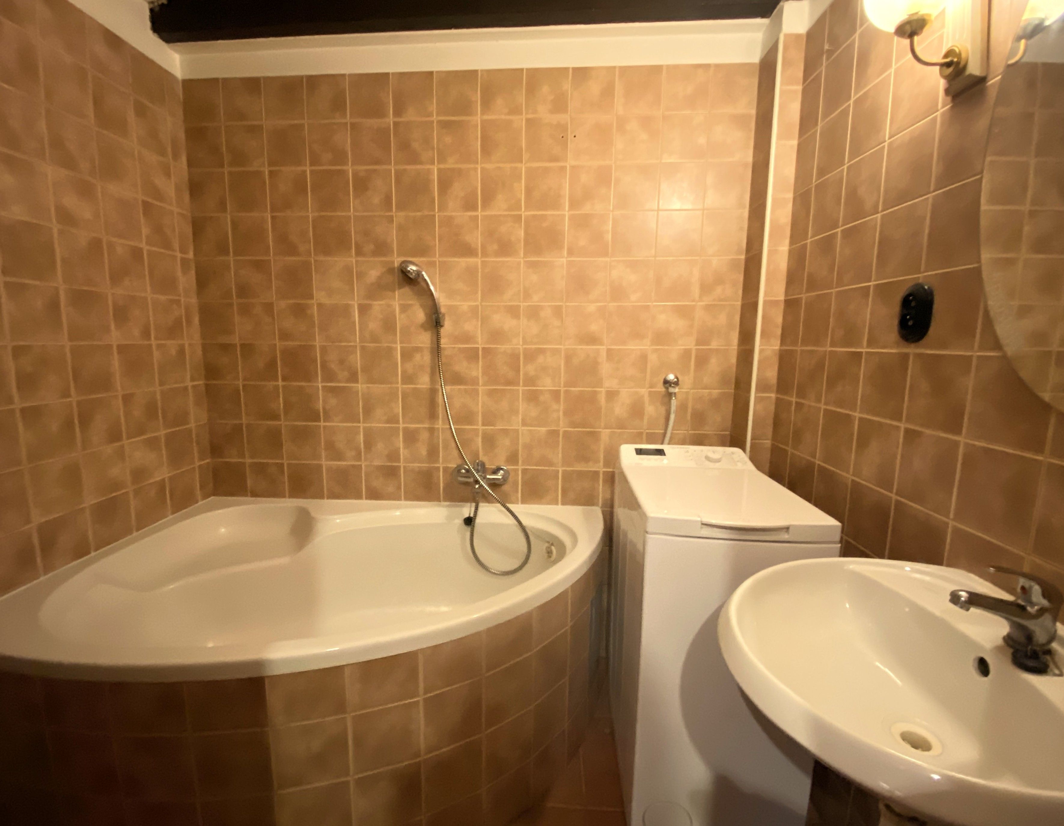 Prodej bytu 1+1 34 m² Praha 6 - Dejvice, snížené přízemí s výhledem do zahrady – fotografie 6