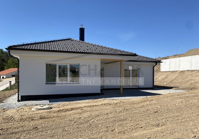 Prodej novostavby nízkoenergetického domu L, 4+1, obec Hosín u Českých Budějovic, 754 m2