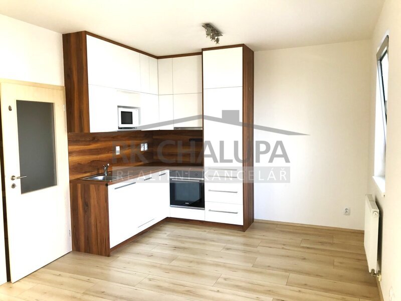 Pronájem bytu 2+kk, ul. Na Zlaté stoce, České Budějovice, terasa, parkování, 47 m2