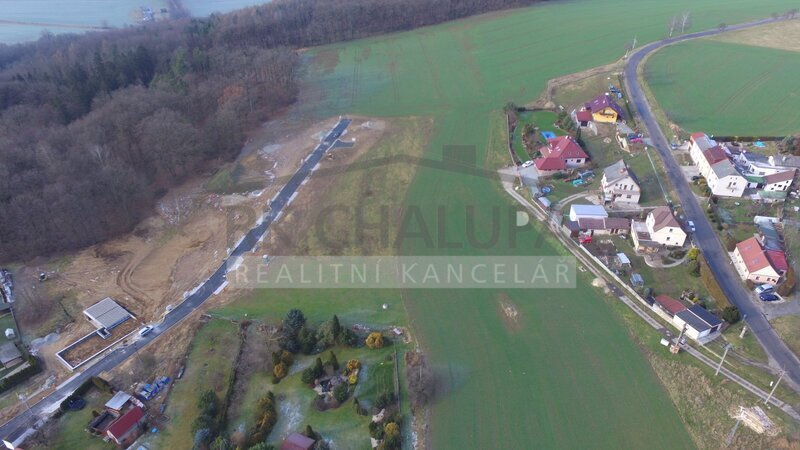 Prodej stavebního pozemku na okraji obce Hosín, výměra 774 m2, jižní svah – fotografie 6