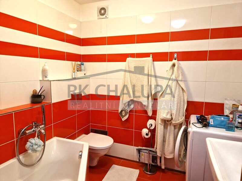 Pronájem zděného mezonetového bytu 2+kk, ul. Dr. Tůmy, Č. Budějovice, 52 m2, 4. NP, výtah – fotografie 6