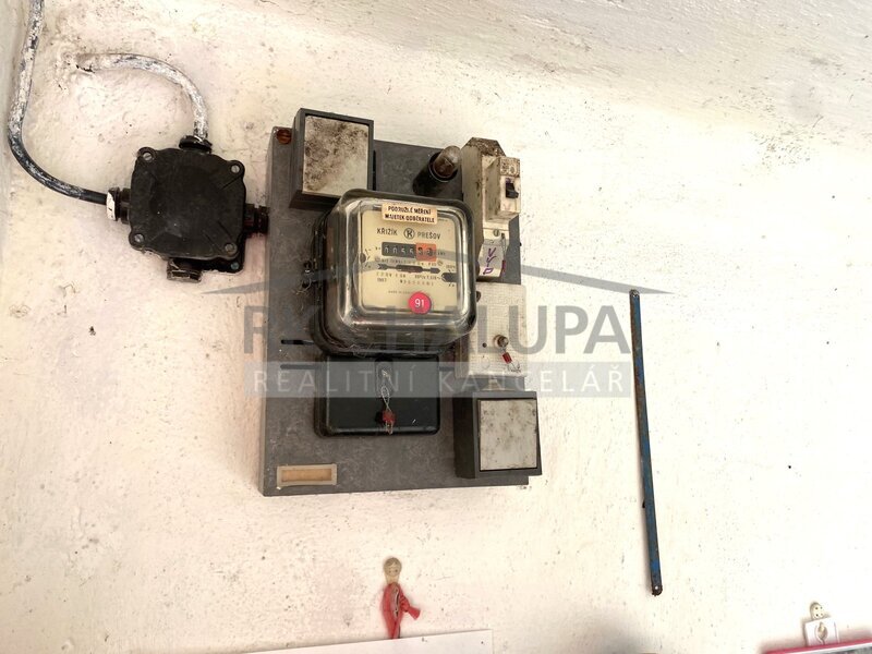 Prodej garáže v OV, kraj obce Litvínovice, výměra 18 m2, 240 V, betonová podlaha – fotografie 6