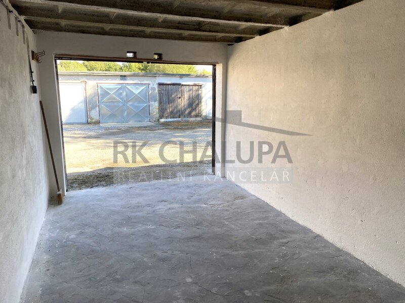 Prodej zděné garáže v OV, okraj obce Litvínovice, MHD, výměra 17 m2, betonový strop a podlaha – fotografie 3