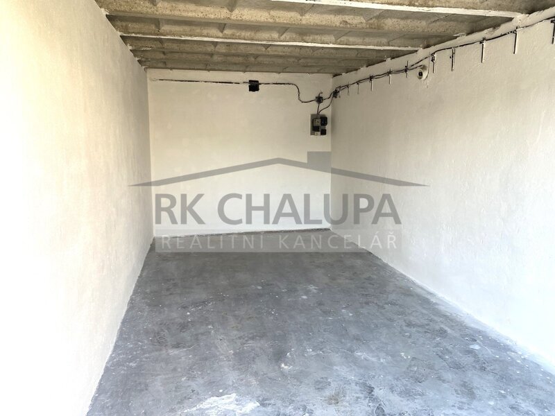 Prodej zděné garáže v OV, okraj obce Litvínovice, MHD, výměra 17 m2, betonový strop a podlaha – fotografie 4