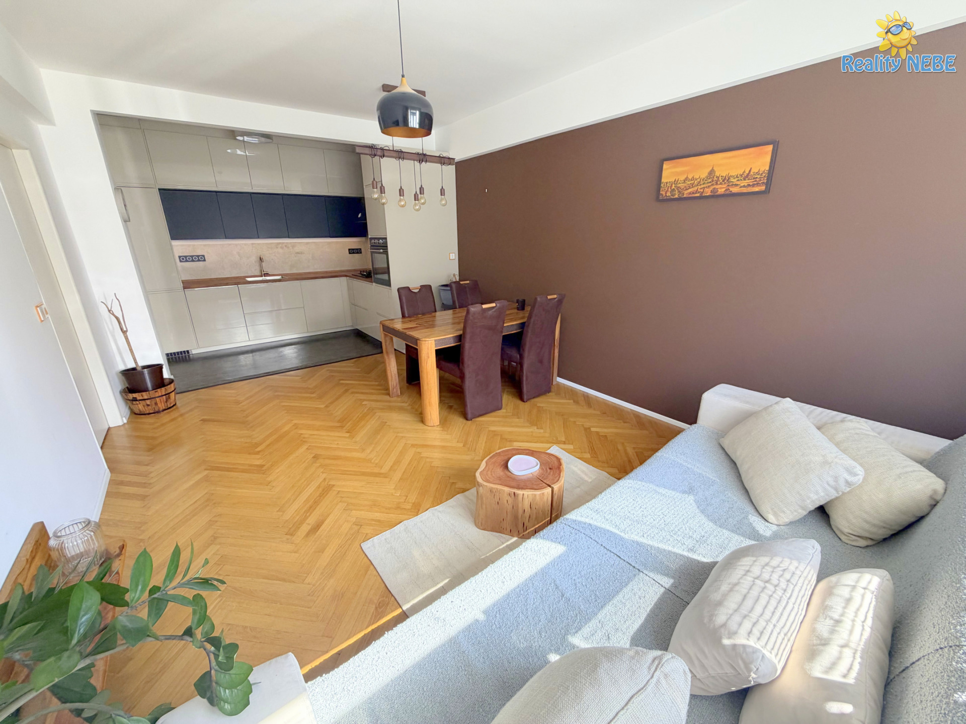 Pronájem bytu 2+kk 61m Komunardů Holešovice