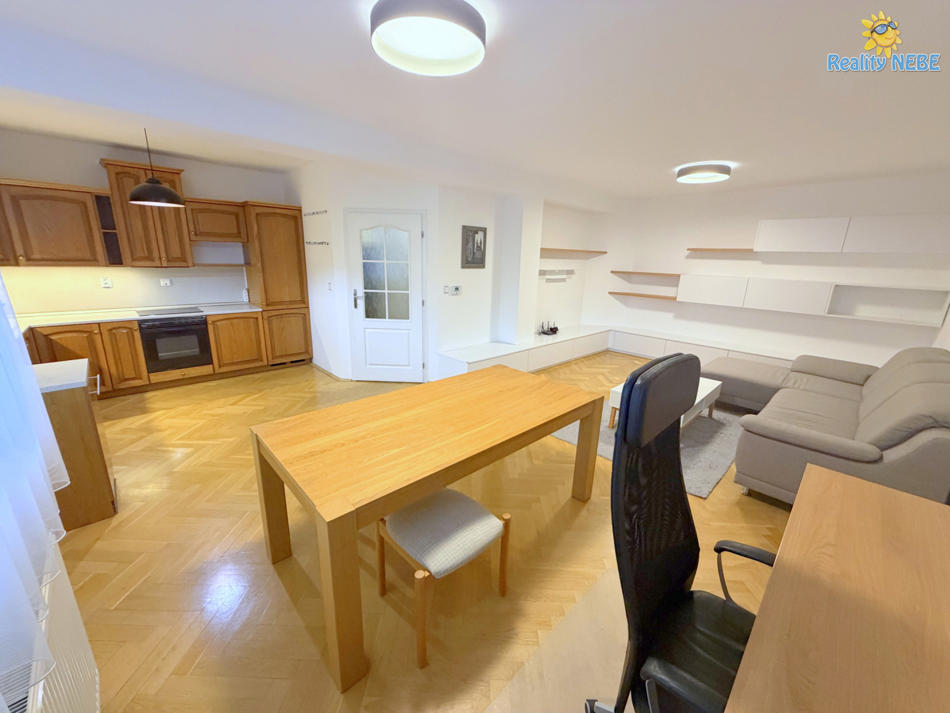 Pronájem bytu 3kk balkon parkování Ve Střešovičkách Praha 6 Břevnov