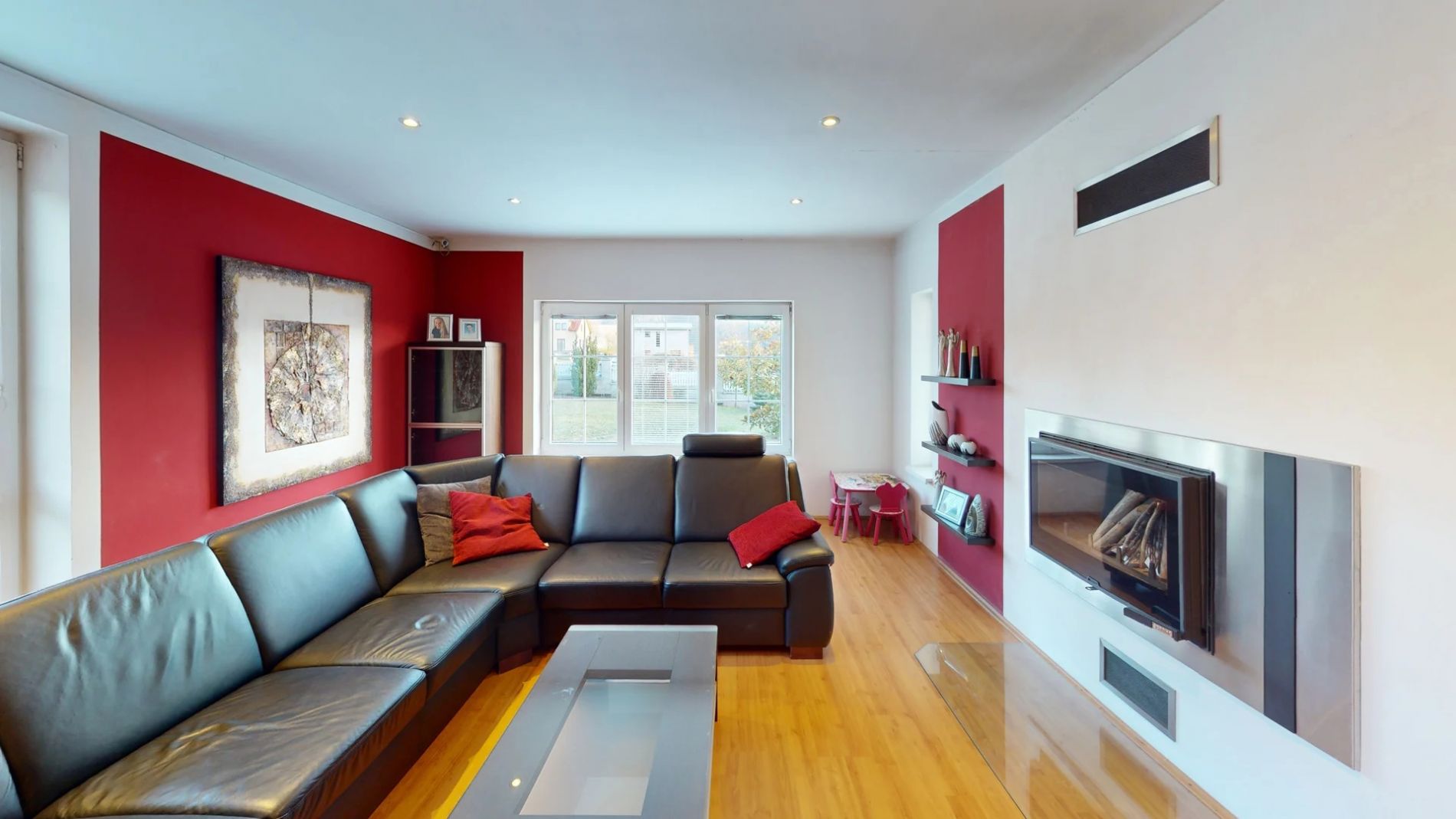 Prodej rodinného domu 5+kk + půda + garáž, 424m2, pozemek 1 557m2, Praha západ - Hradištko