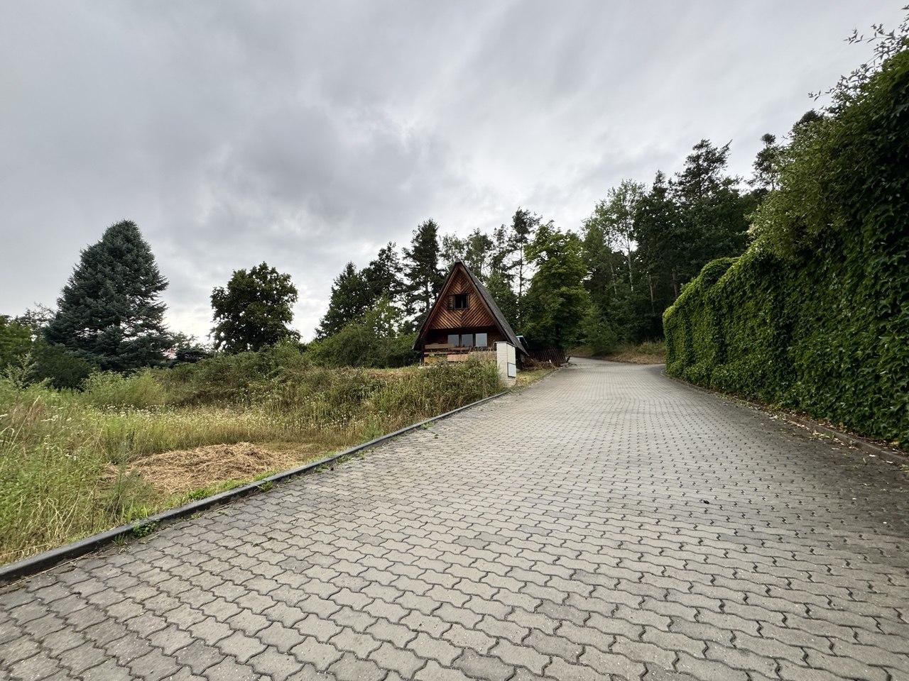Prodej chaty 46 m2, stavební pozemek 1216 m2, a dalšimi pozemky 4091m2, Psáry u Prahy