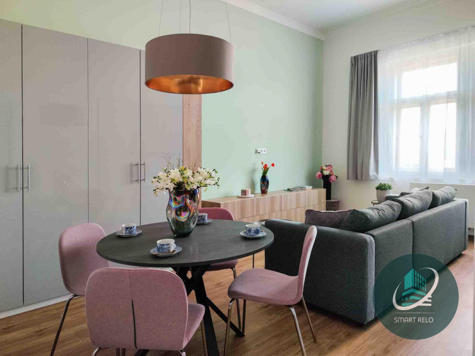 Pronájem bytu 2+kk, 48,2 m2, Praha 8