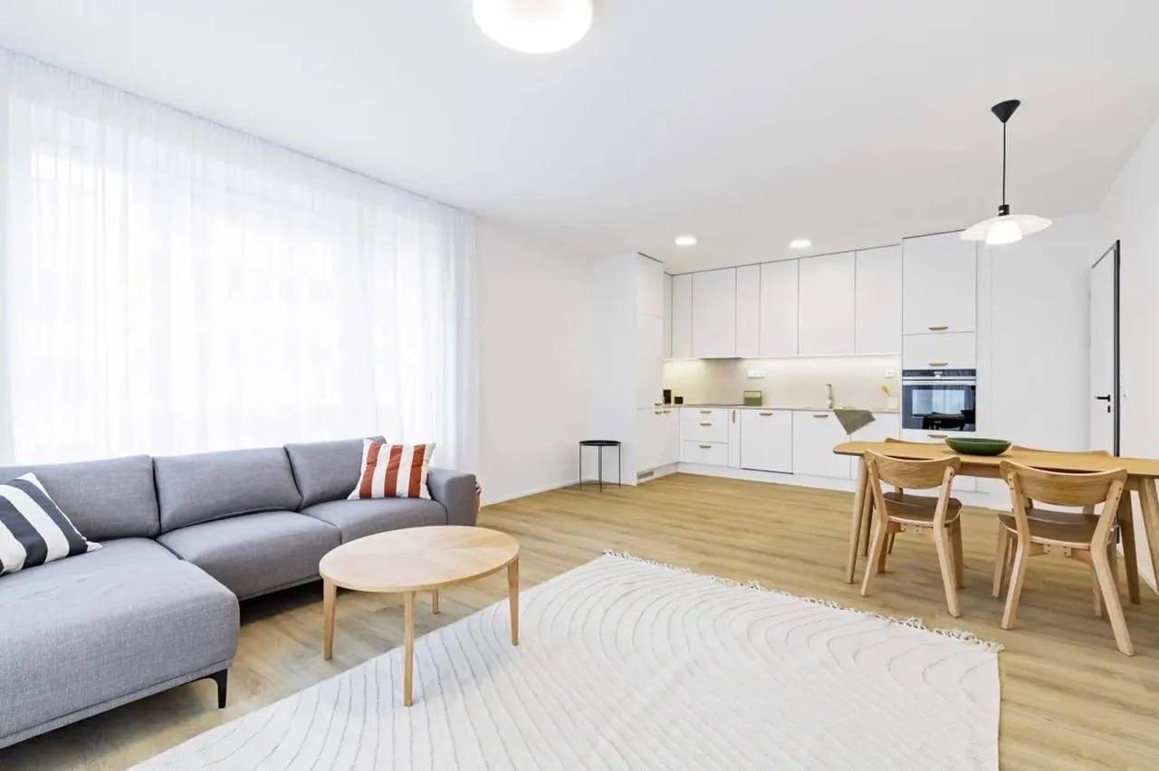 Pronájem prostorného a plně vybaveného bytu 3+kk, 85 m2, Praha 7 - Holešovice