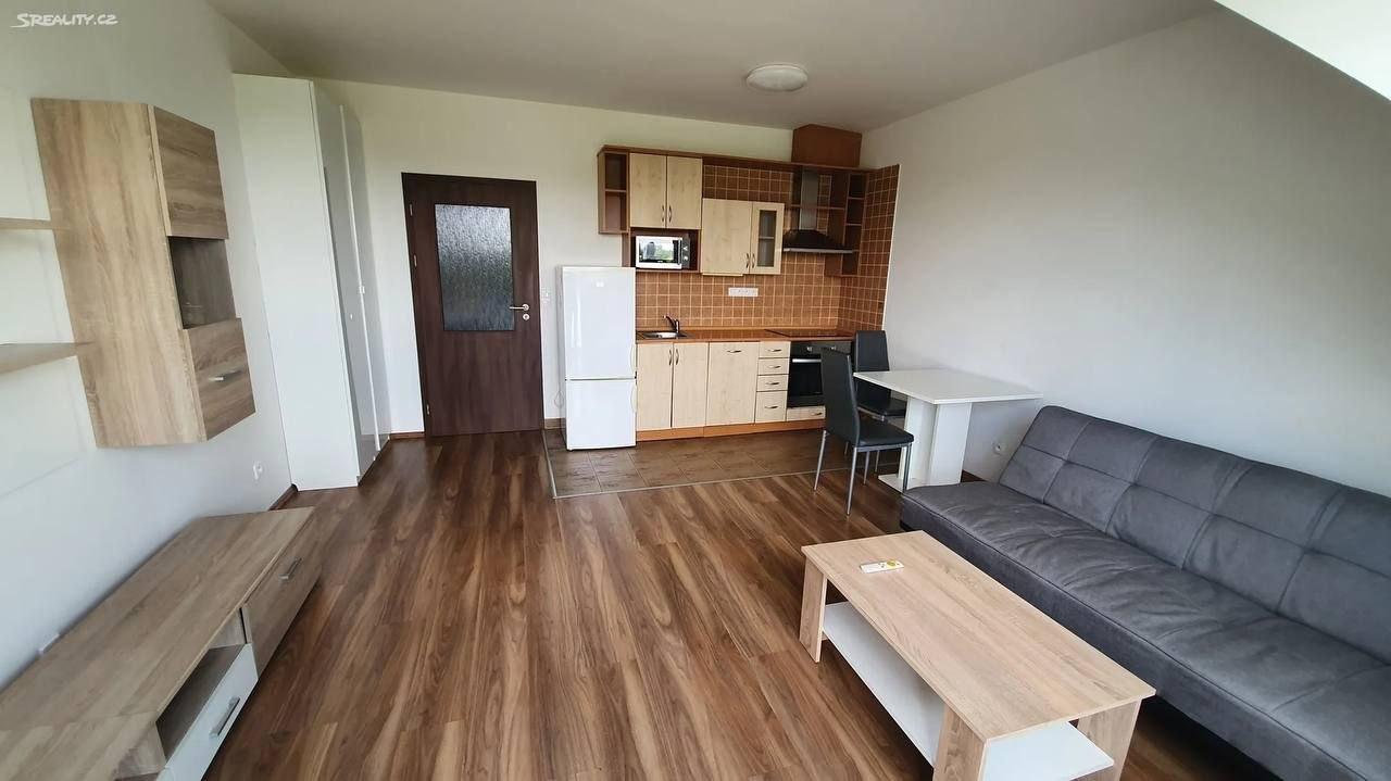 Prodej bytu 1kk, 35m2, Praha 4, Písnice