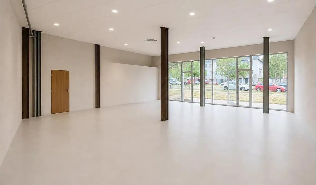 Pronájem obchodního prostoru 154 m², Praha 10 Strašnice, ul. V Olšinách