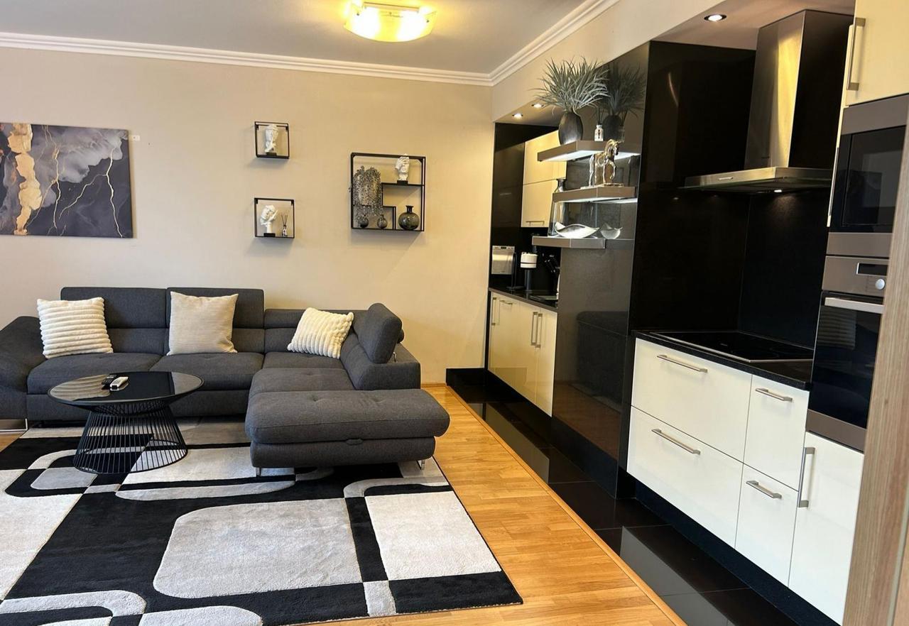 Pronájem bytu 2+kk, 67 m² s balkonem, Švejcarovo náměstí, Praha Stodůlky