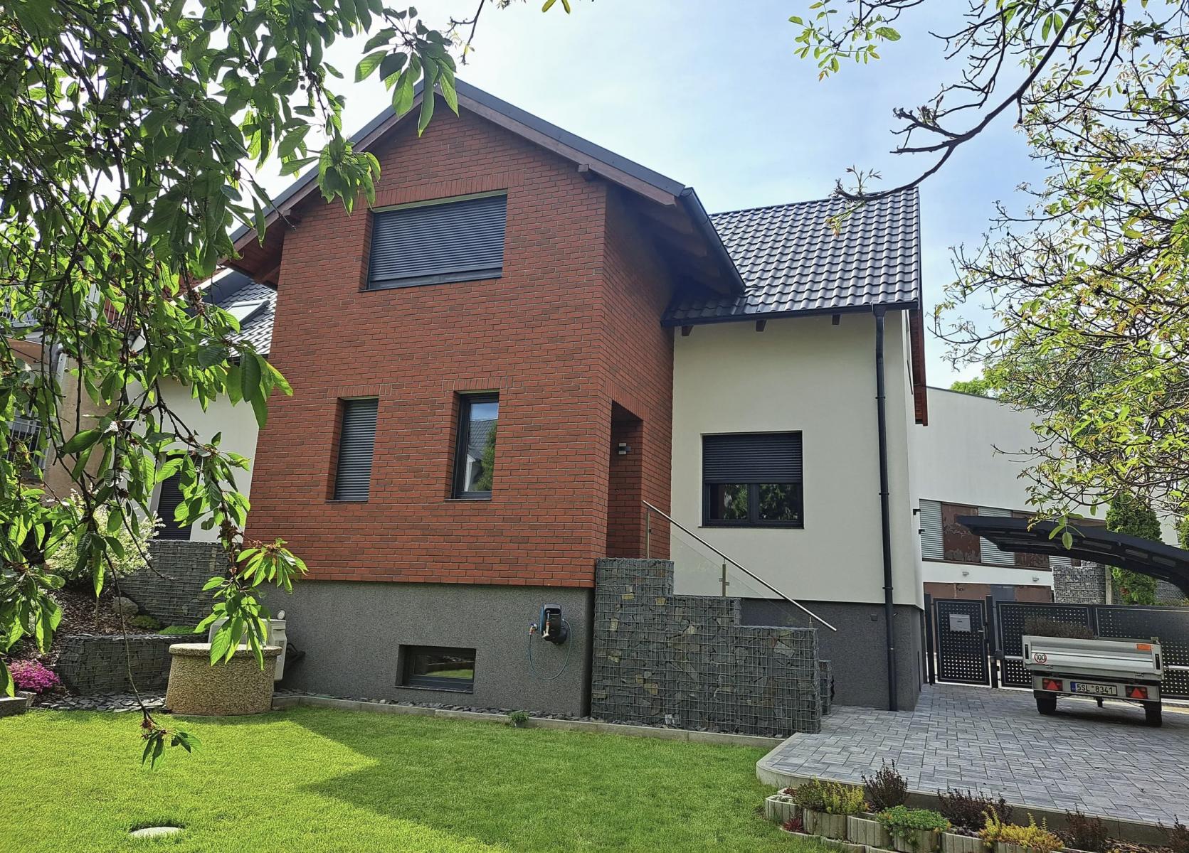 Pronájem novostavby rodinného domu 5+kk, 166 m² se zahradou Praha 6, Nebušice