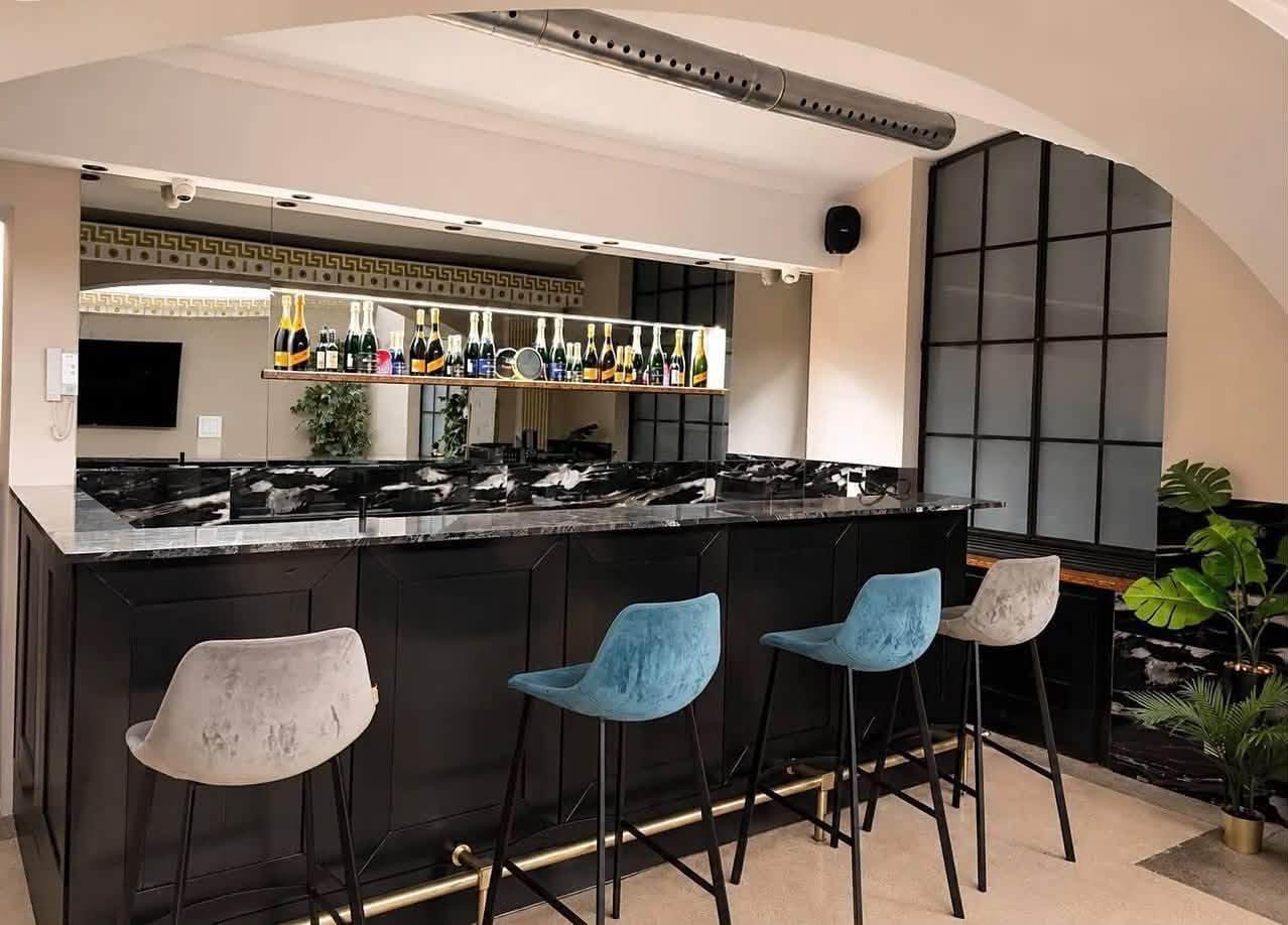 Pronajímá se hotový, zrekonstruovaný, ziskový elitní masážní salon v centru Prahy